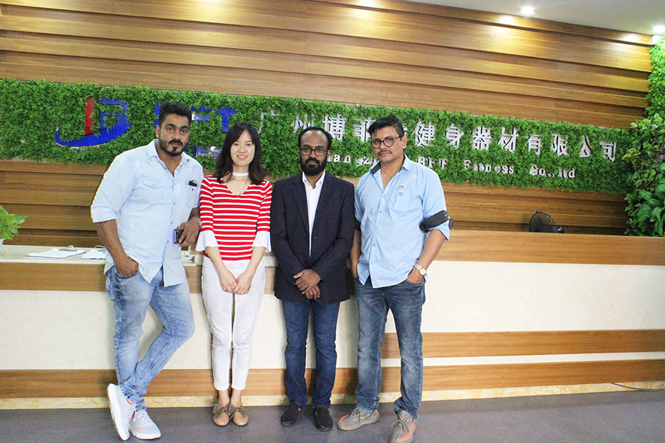 卡塔爾客戶采購(gòu)健身器材